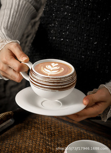 Juego de Taza y Platillo de Cerámica Moderna Minimalista, Color Mate Sólido, Forma de Huevo, 280 ml, Sin Asa, para Latte Art y Té de la Tarde - Product Image 5