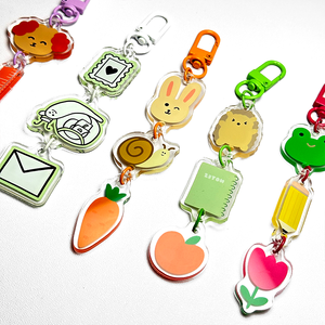 Venta al por mayor de bajo precio de encargo de alta calidad lindo acrílico transparente llaveros acrílico pinzas para el cabello - Product Image 1