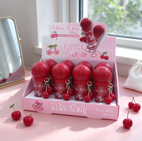 Vente en gros d'huile à lèvres rose très prisée avec breloque cerise, ensemble de porte-clés huile à lèvres portable mignon, style cerise, coffret cadeau pour le soin quotidien des lèvres