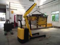 Grue d'atelier hydraulique rotative, flèche réglable, hauteur de levage 10 m, construction en acier, roues robustes, utilisation en garage, entièrement électrique
