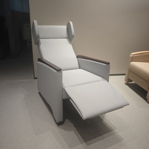 Silla reclinable de hospital con reposabrazos de madera maciza para uso en infusión ambulatoria, modelo 9609 - Product Image 1