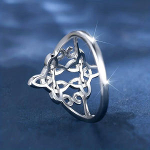 Anillo de Acero Inoxidable Q733, Joyería Clásica Unisex de Moda, Regalo sin Piedras, Diseño Elegante con Patrón Entrelazado - Product Image 3