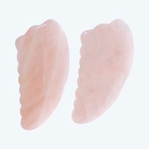 Outil Gua Sha en forme de corne en quartz rose naturel, cristal naturel pour le visage - Product Image 1