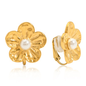 Boucles d'oreilles à clipser en forme de fleur, plaquées or 18 carats, incrustées de perles, en acier inoxydable, pour un usage quotidien - Product Image 5
