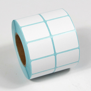 Rollo de etiquetas térmicas de doble/<span class=keywords><strong>tres</strong></span> filas personalizado de fábrica, Impresión de código de barras <span class=keywords><strong>en</strong></span> blanco, etiqueta de papel resistente al aceite resistente al agua - Product Image 1