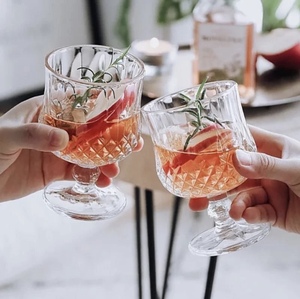Conception de mode de fête de bouteille d'eau en verre de luxe clair de haute qualité pour le vin de jus bonne vente avec <span class=keywords><strong>des</strong></span> capacités de 30ml 50ml 100ml - Product Image 1