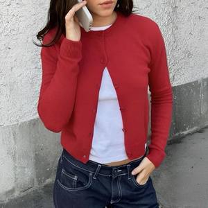 Cardigan Corto Personalizzato 2026 Grigio Chiaro e Rosso, Maglia Primaverile Estiva con Bottoni in Cotone per Donna - Product Image 2