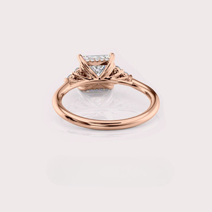 Bague à trois pierres en diamant de laboratoire taille princesse, or rose 18 carats - Product Image 4