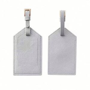 Porta Tarjetas de Cuero con Efecto Dorado, Nuevo y Moderno, Personalizado, Porta Pasaportes y Etiqueta para Equipaje - Product Image 2