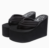 Meilleures ventes : Tongs compensées populaires en TPR pour femme, avec talon compensé et coussinets, vente en gros