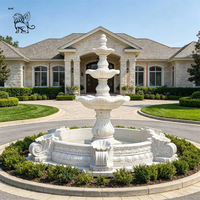 Grande fontaine à eau en marbre blanc sculptée à la main à 3 niveaux avec relief floral pour projet de jardin de villa extérieure