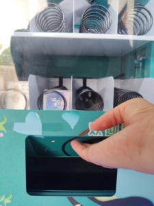 Distributeur automatique commercial compact à code QR, fonction tactile 4G, services en libre-service 24h/24, systèmes de paiement par jetons et pièces pour cafés et hôtels - Product Image 4