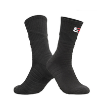 Chaussettes d'équipage avec logo brodé en tricot personnalisé OEM répandu Chaussettes de sport de basket-ball d'élite respirante