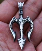 Pendentif Trident Neptune en acier inoxydable 316L de style gothique pour hommes Design unique avec zircon plaqué or Bijoux de mode pour cadeau