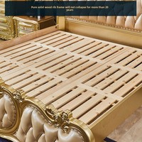 Lit de maître en chêne massif de style européen Mullinsen modèle 808, 180x200 cm, lit double de luxe en cuir français champagne, lit de mariage sculpté