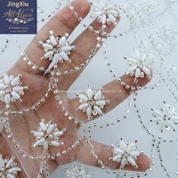 Tissu en dentelle de maille de luxe brodé de perles et de sequins en forme d'écailles de poisson abricot pour robe de soirée, sac, chaussures et décoration de chapeaux