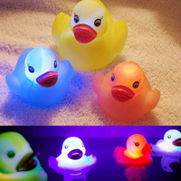 Canard LED Lumineux Flottant avec Capteur d'Eau, Jouet Flottant Lumineux pour Piscine et Fêtes