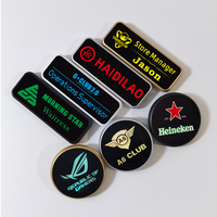 Insigne lumineux LED multicolore avec logo personnalisé insigne d'affichage à LED magnétique portable