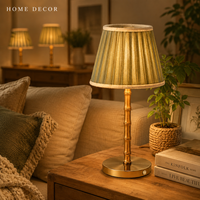 Lampe de table simple sans fil rechargeable en bambou naturel avec abat-jour en tissu plissé vert sauge pour hôtel, restaurant, décoration de la maison