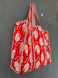 กระเป๋าผ้าฝ้ายลายควิลท์ งานแฮนด์เมดสไตล์อินเดีย พิมพ์ลายบล็อกแบบดั้งเดิม เหมาะสำหรับเดินทาง ช้อปปิ้ง สะพายไหล่ - Product Image 2