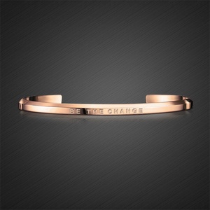 Brazalete de Acero Inoxidable de Alta Calidad, Joyería Exquisita, Brazalete Grabado con la Frase BE the CHANGE - Product Image 3