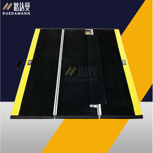 Rampa para Sillas de Ruedas Ruedamann 1910, Rampa de Accesibilidad Plegable Triple de Acero al Carbono - Product Image 1