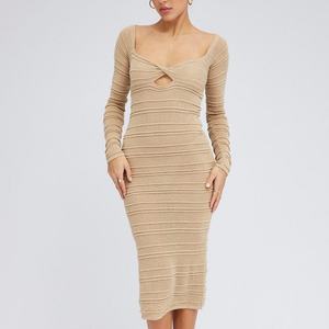 Nouvelle Robe Midi Moulante en Maille Côtelée Beige avec Découpes, Col Cœur Sexy, Manches Longues et Imprimé Rayé – Style Estival - Product Image 1