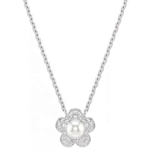 Collana con fiore a capsula in acciaio inossidabile con perle e diamanti, set di gioielli romantico e lussuoso con zirconi e fiori - Product Image 6