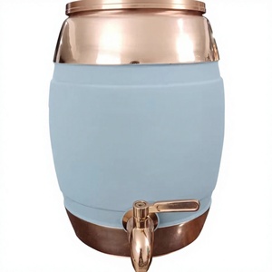 Pichet à eau ayurvédique de 5 litres en cuivre pur Matka avec couvercle et paille pour la maison et l'hôtel directement de l'Inde - Product Image 1