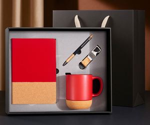 ชุดของขวัญธุรกิจระดับพรีเมียม 4-in-1 พร้อมโลโก้สั่งทำพิเศษ ประกอบด้วยสมุดบันทึก แก้วน้ำ ปากกา และอุปกรณ์เทคโนโลยี - Product Image 6