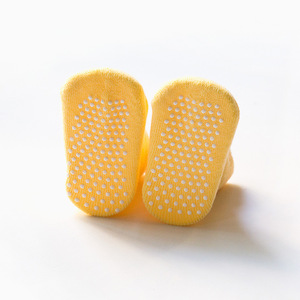 Adorabili <span class=keywords><strong>calze</strong></span> di cotone per bambini di buona qualità con suole in gomma <span class=keywords><strong>antiscivolo</strong></span> traspirante caratteristica per l'inverno - Product Image 5