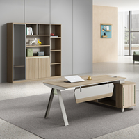 Bureau de direction en forme de L avec armoire de rangement latérale, gestion des câbles de charge sans fil, pieds en fer