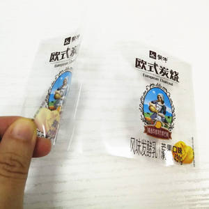 ملصقات مخصصة شفافة شفافة من رقائق بوب ملصقات فينيل ذاتية اللصق مع ختم ساخن بشعار خاص للعصائر والبيرة - Product Image 2