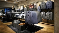 Meuble de Boutique pour hommes, présentoir de vêtements en Jeans, présentoir de Table de magasin de vêtements