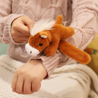 Bracelet claquant en peluche douce en forme de poney, jouet en peluche en gros pour événements, souvenirs et cadeaux pour enfants