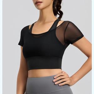Top corto de yoga 2 en 1 de malla para mujer, con sujetador incorporado, top deportivo transpirable para gimnasio, correr, pilates, OEM, ODM - Product Image 2