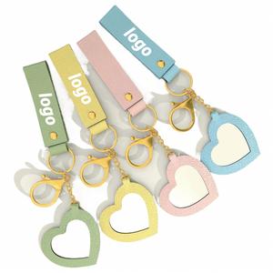 Porte-clés miroir en forme de cœur en cuir PU avec logo personnalisé, accessoire suspendu mignon et créatif - Product Image 3