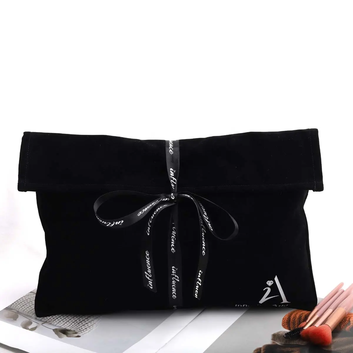 Özel Logo şerit baskı siyah kadife zarf toz torbası cüzdan çanta için kullanımlık hediye takı toz Flap kadife kılıfı
