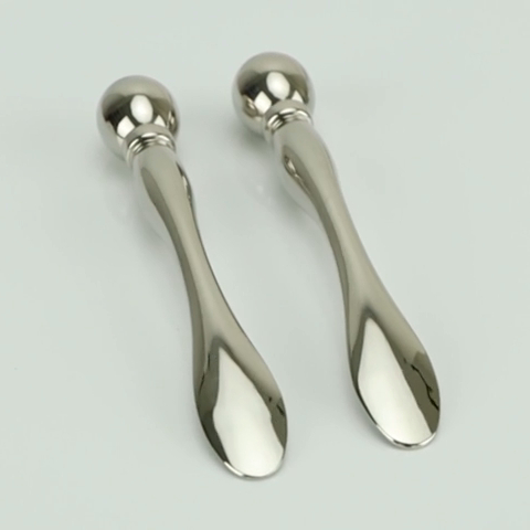 Лидер продаж, серебристый косметический крем с двойной головкой для макияжа, аппликатор, массажер, лопатка, ролик для массажа лица