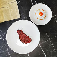 Assiettes à dîner en céramique blanche modernes en gros, ensembles de vaisselle à motifs personnalisés pour restaurants et hôtels, assiettes résistantes au lave-vaisselle