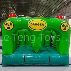 Pista de Obstáculos Inflable Personalizada con Área de Brincos y Accesorio de Tobogán - Product Image 3