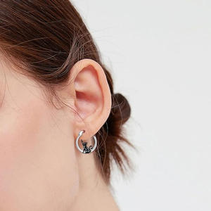 Orecchini a Cerchio E4804 in Oro Bianco a Forma di Animale, Gioielli Raffinati per Uso Quotidiano Femminile - Product Image 4