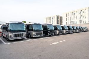 Pour Toyota Coaster 12-Seater Exec Shuttle <span class=keywords><strong>Bordeaux</strong></span> Rouge Luxe ABS Intérieur Solutions personnalisées pour l'hôtellerie d'entreprise et les affaires - Product Image 4