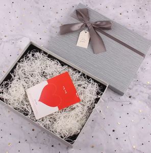 Caja de Regalo Personalizada para Productos de Cuidado de la Piel, Perfume y Lápiz Labial, Caja de Embalaje Cosmético Ecológica de Alta Gama en Gris Pálido con Kit Grande - Product Image 3