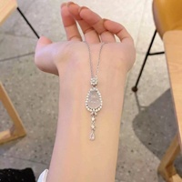 Nouveau Collier Pendentif Tendance Style Chinois avec Pompon Gourde en Faux Calcédoine Blanche pour Femme, Léger et Luxueux, Électroplaqué Shanwei