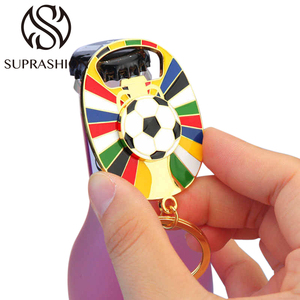 Apribottiglie Portachiavi Placcato Oro Fatto a Mano con Supporto per Telefono, Commemorativo della Coppa Europea di Calcio, per Tifosi - Product Image 5