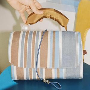 Bolsa de Maquillaje Enrollable, Estuche Cosmético Bonito, Organizador de Artículos Esenciales de Viaje para Mujer, Bolsa con Cierre de Cremallera, Resistente al Agua, con Asa Suave - Product Image 2