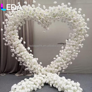 Arche de fleurs artificielles en soie de haute qualité LEDA, faite à la main, pour la décoration d'événements de mariage avec un design en forme de cœur - Product Image 5