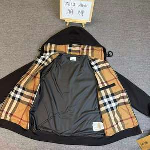 Sudadera con Capucha Burbes de Alta Calidad para Invierno, 100% Algodón, a Cuadros, con Cierre y Logotipo Bordado, Unisex - Product Image 3