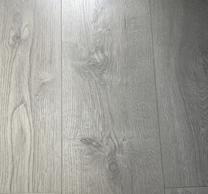 Laminate en chêne gris ultra-léger, AC4, HDF haute densité, système de clic, imperméable, OEM disponible - Product Image 3